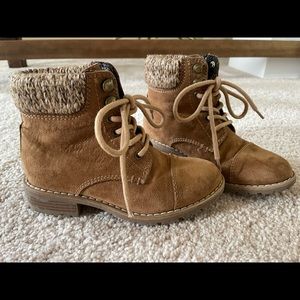 Girls boots